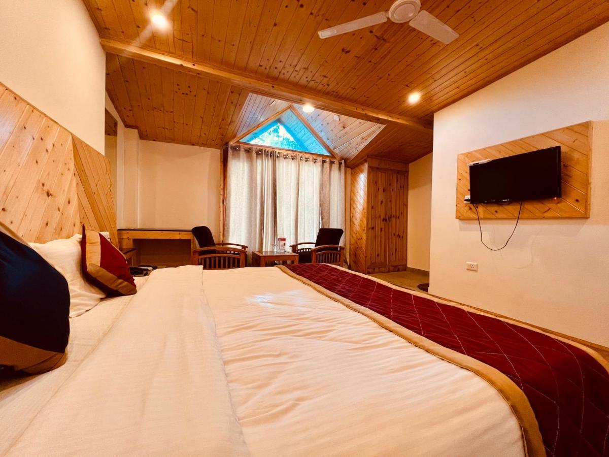 Hotel Lemoon Tree Маналі Екстер'єр фото